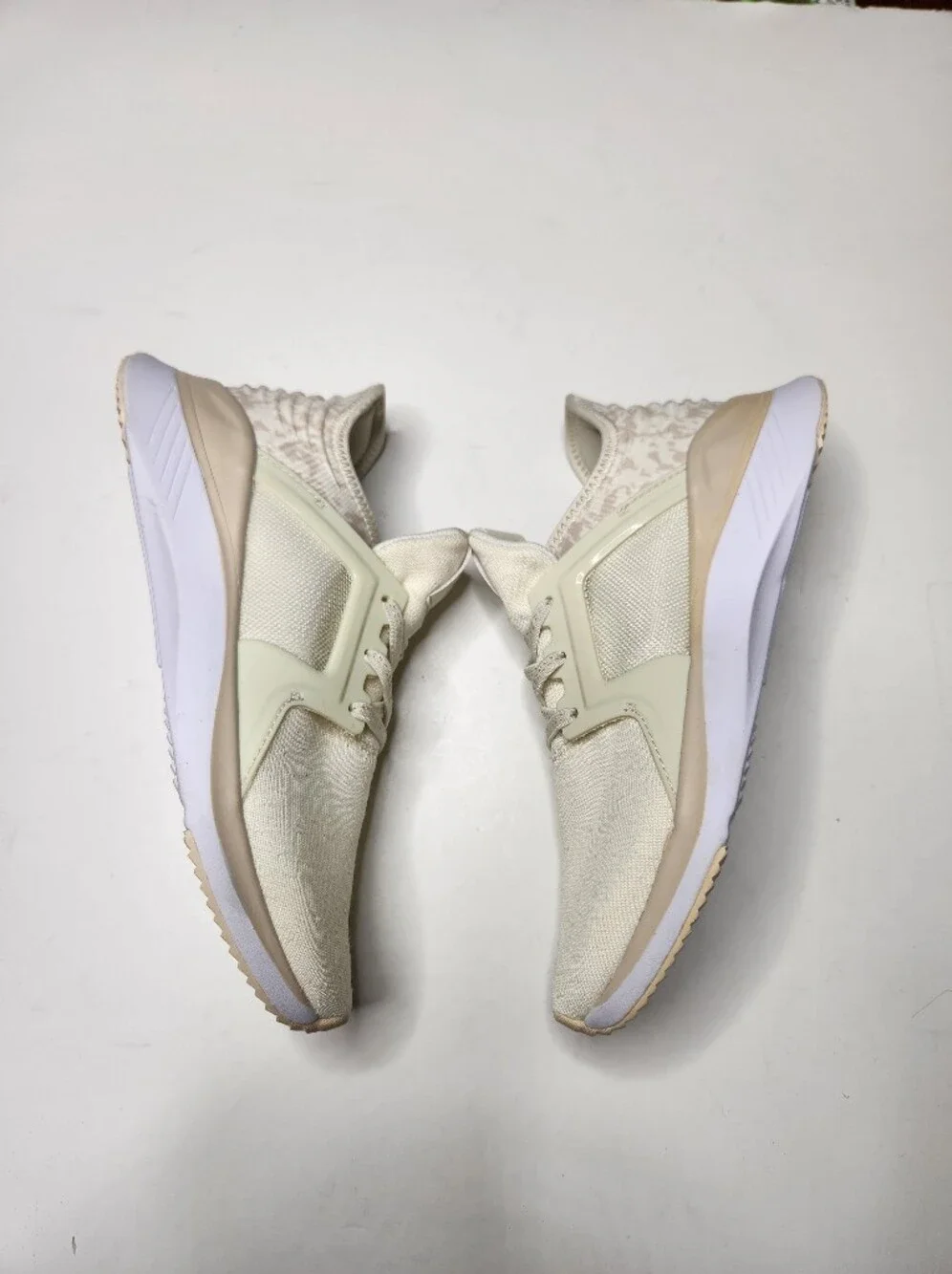 Freely Size 6.5 Women’s Neutral Knit Athletic Sneakers in Cream - Picture 4 of 5